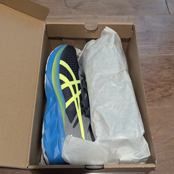 Asics Novablast Blue/White Size 9 Carrier Gray/Safety Yellow - Picture 2 of 3